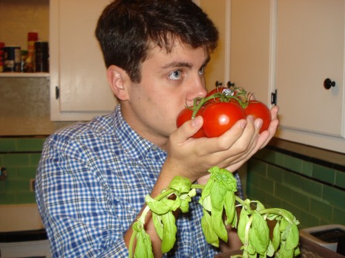 tomato-smelling2